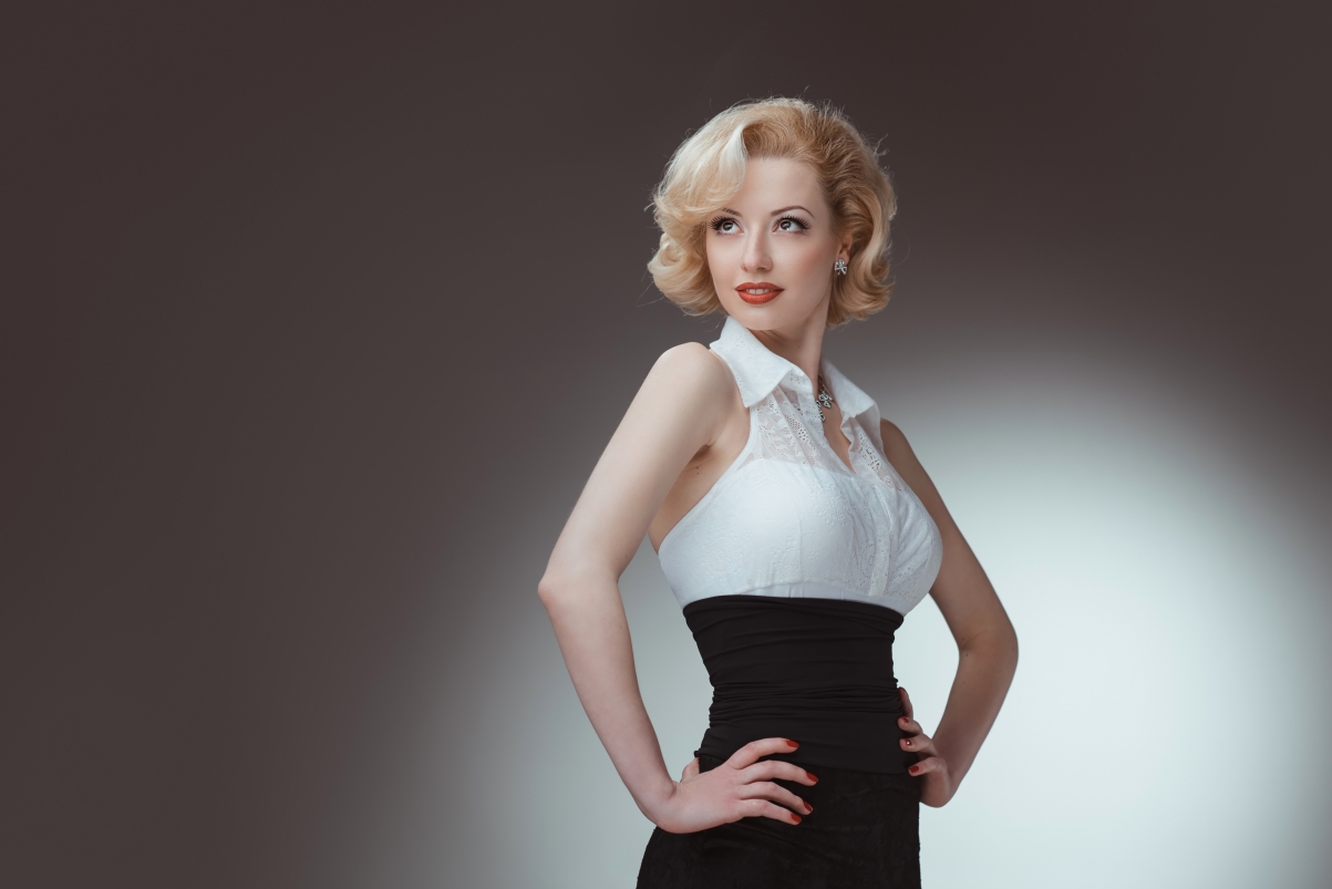 Sexy blonde beauty 6K wallpaper