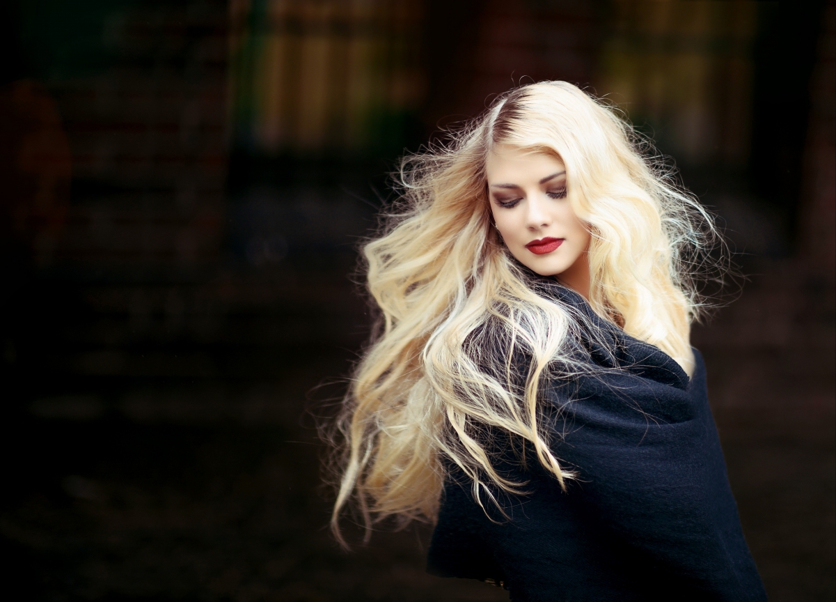 Blonde girl 5k wallpaper