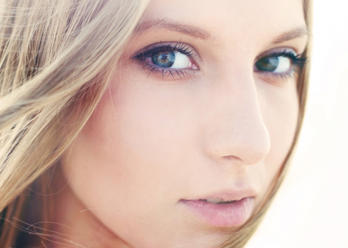 Blond beauty eyes face 4