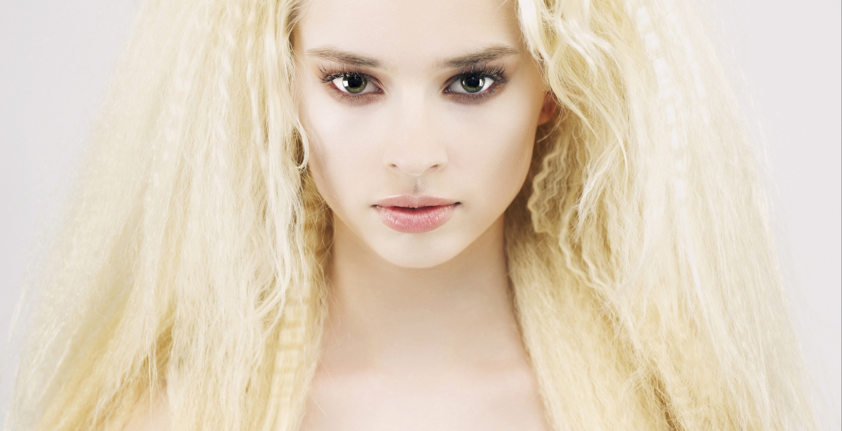 Blonde 4K Beautiful Wallpaper Picture