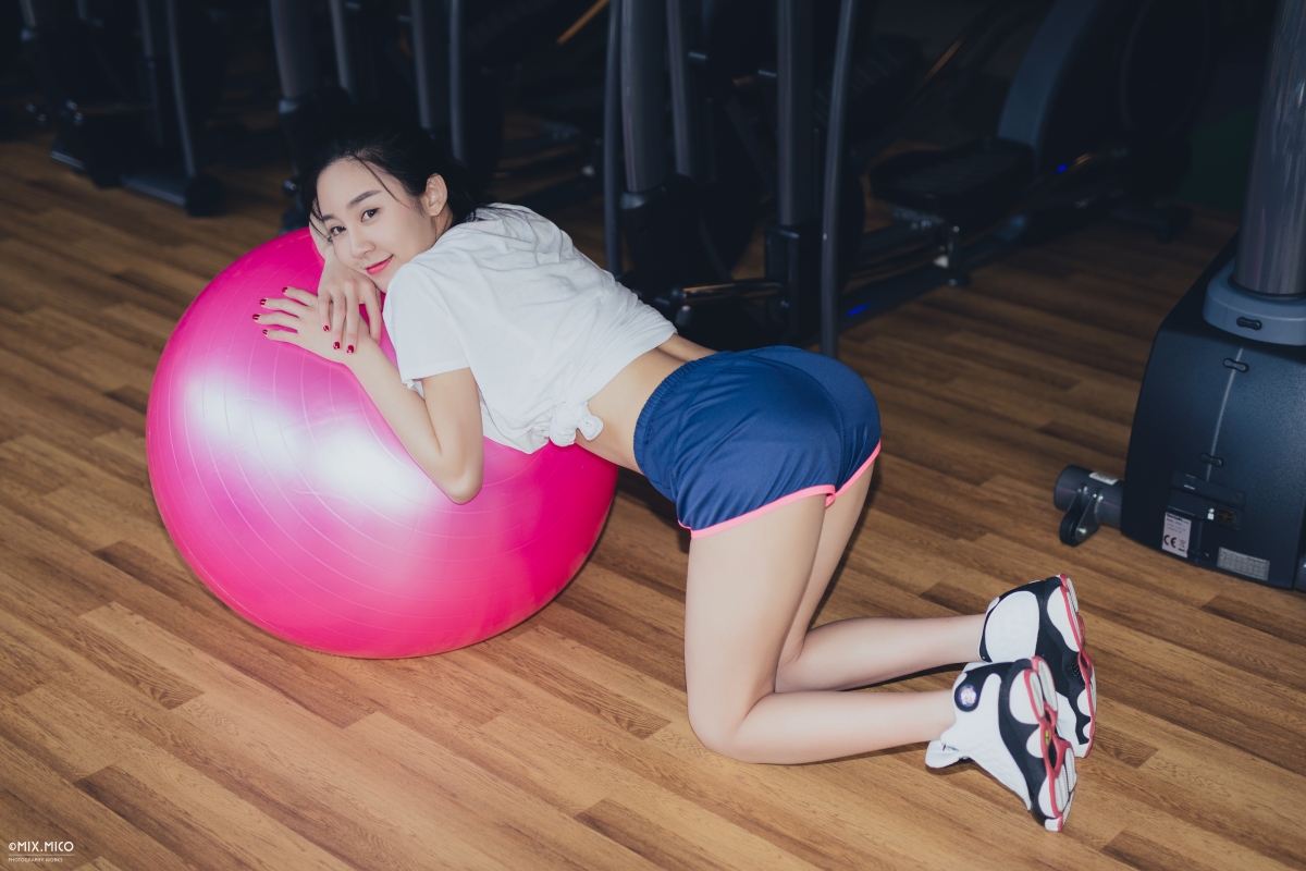 Fitness girl red ball kuemma aya