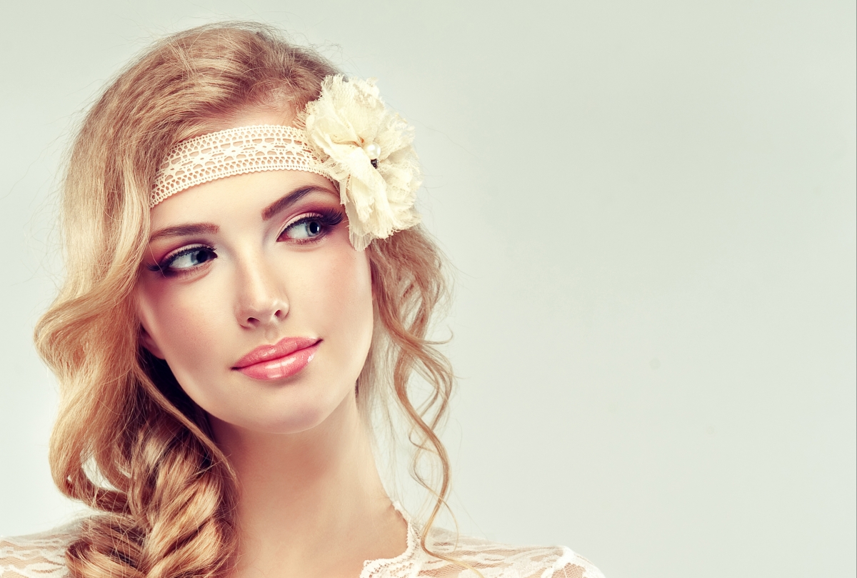 Makeup girl smile flower temperament