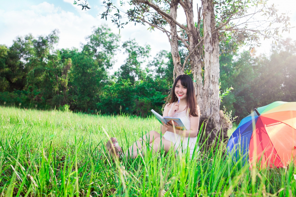 Outdoor cute beauty photography 5k wallpaper