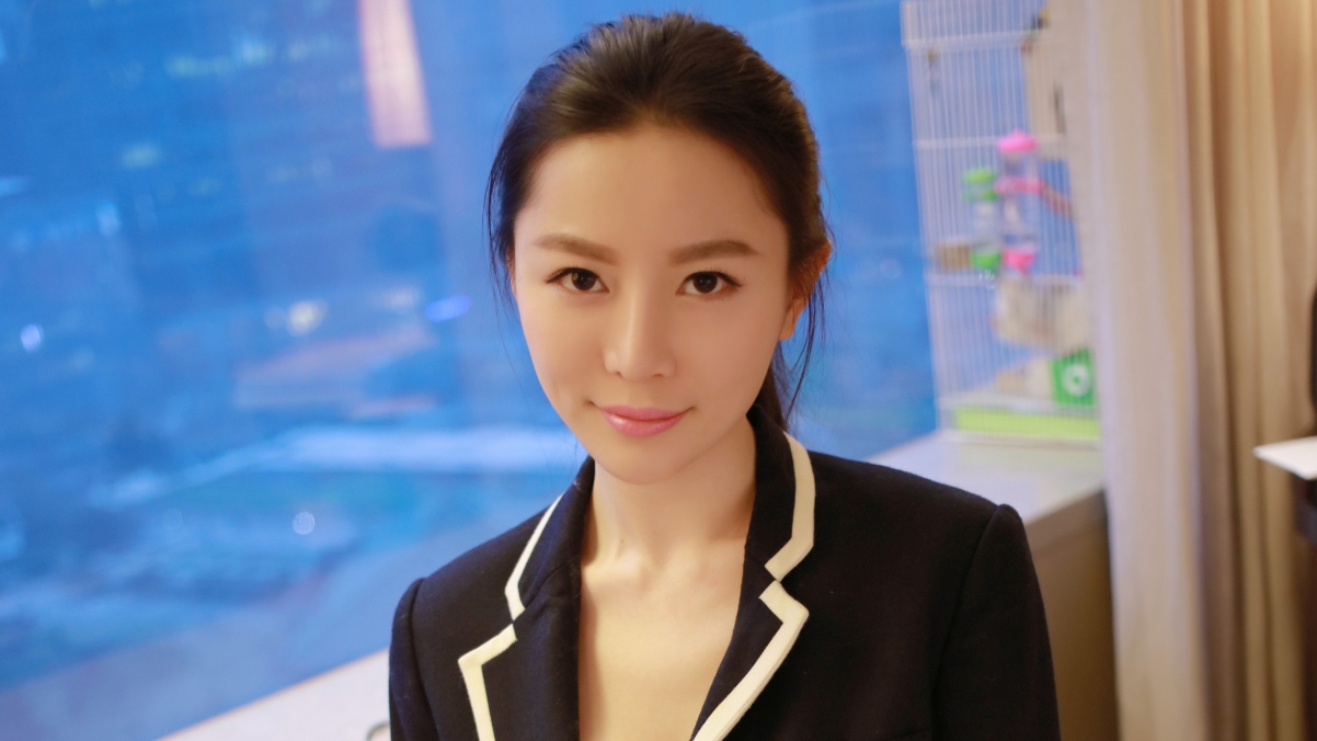 Beautiful girl in black dress suit Mu Yuqian