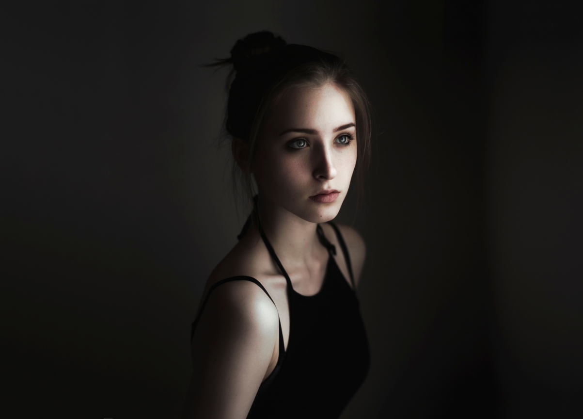 Beauty beauty woman portrait on black background