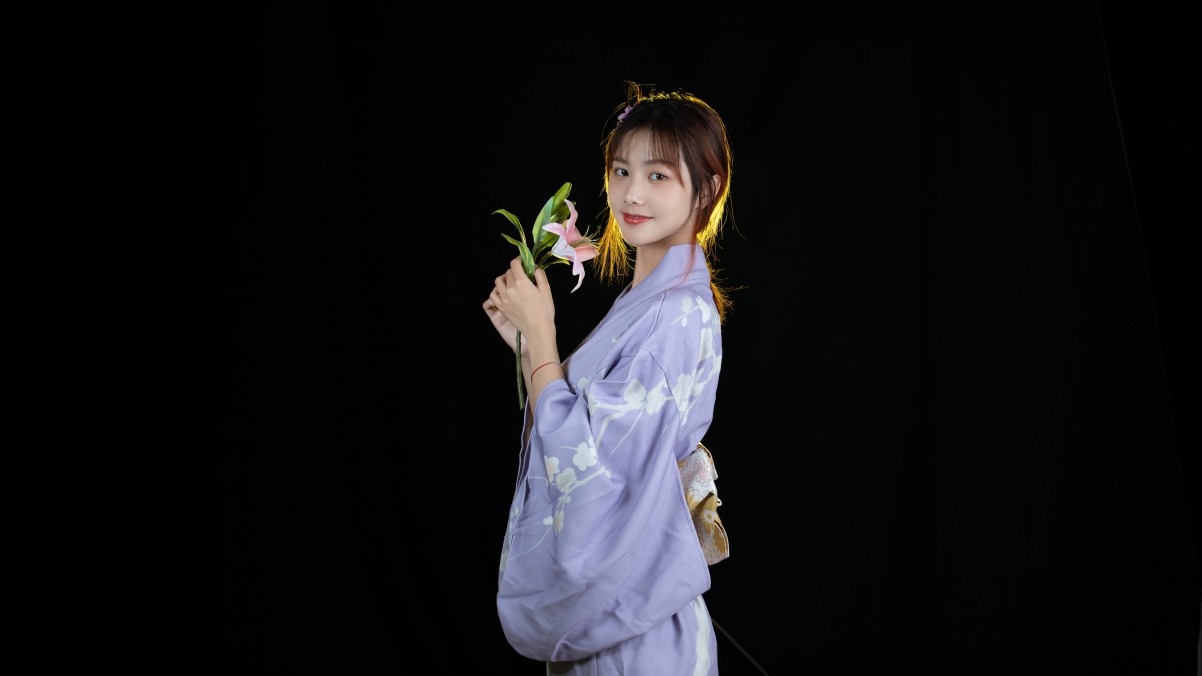 Kimono beauty flower black background 4