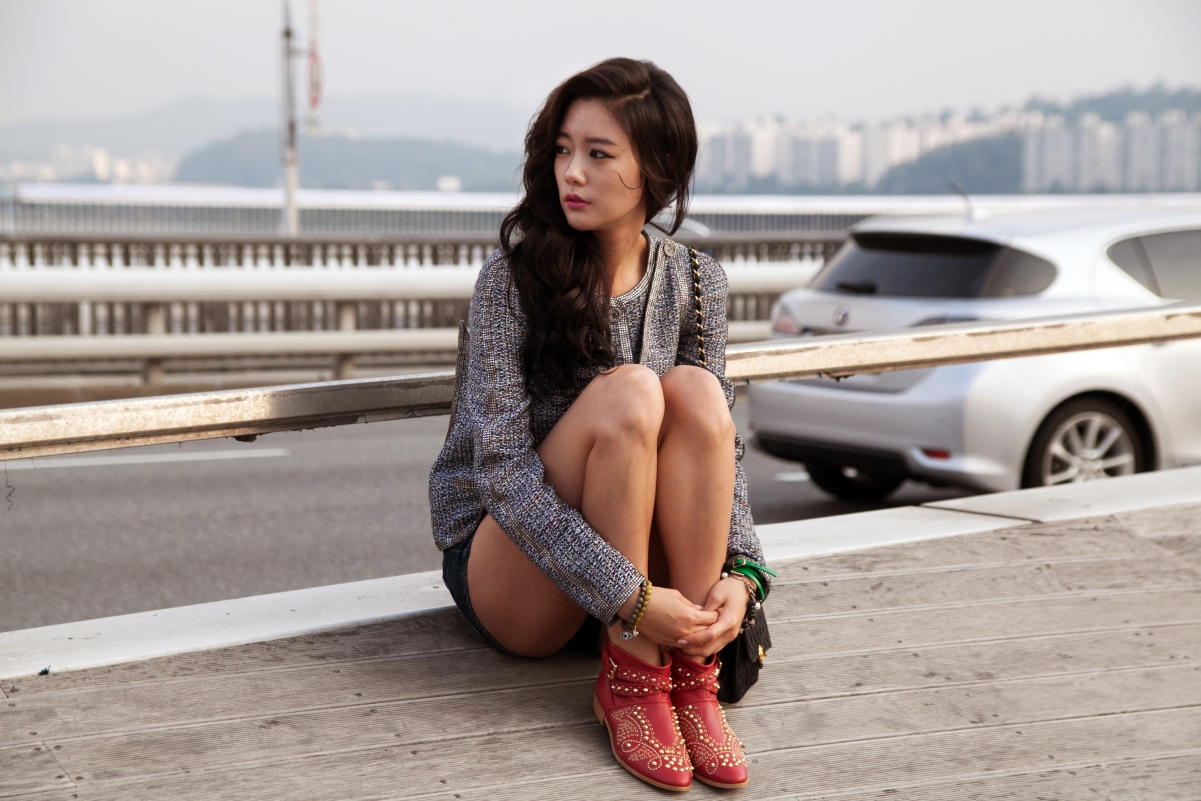 Korean beauty Clara Lee Lee Sung