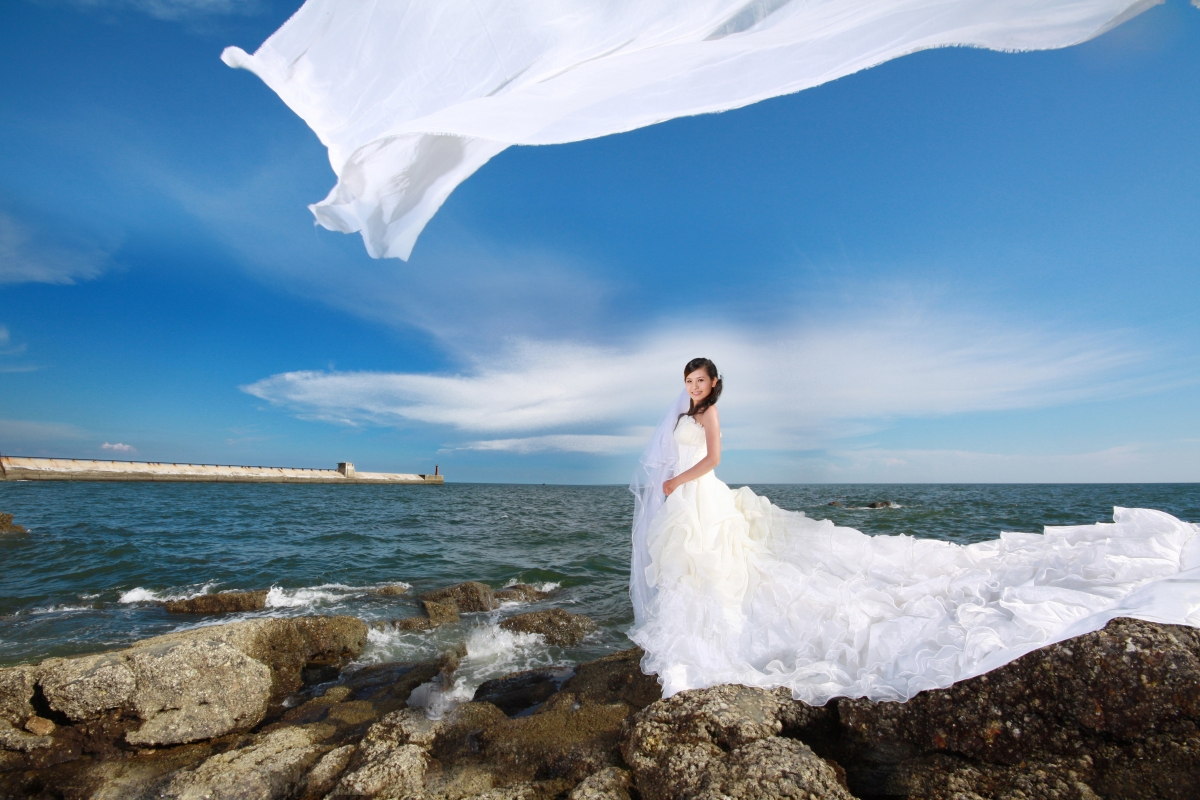 4K photography pictures of beautiful women on the beach