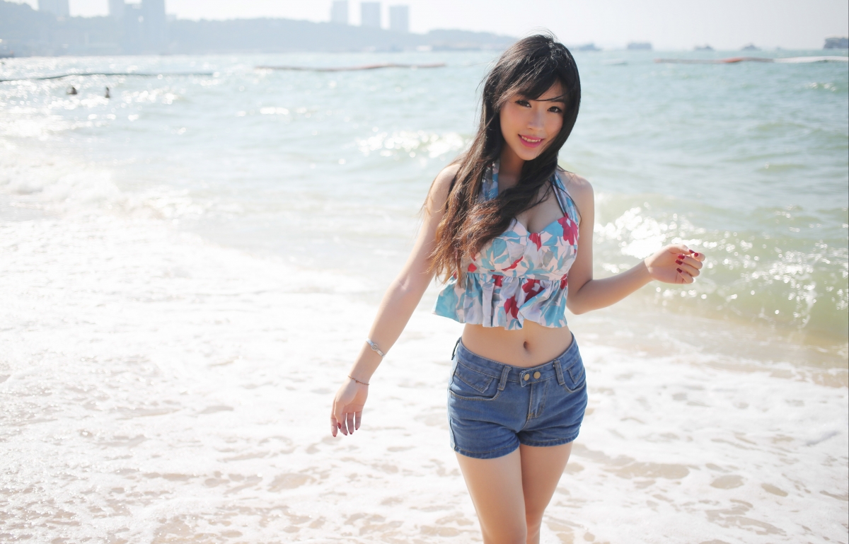 Cute beauty by the sea Liu Xueni ver