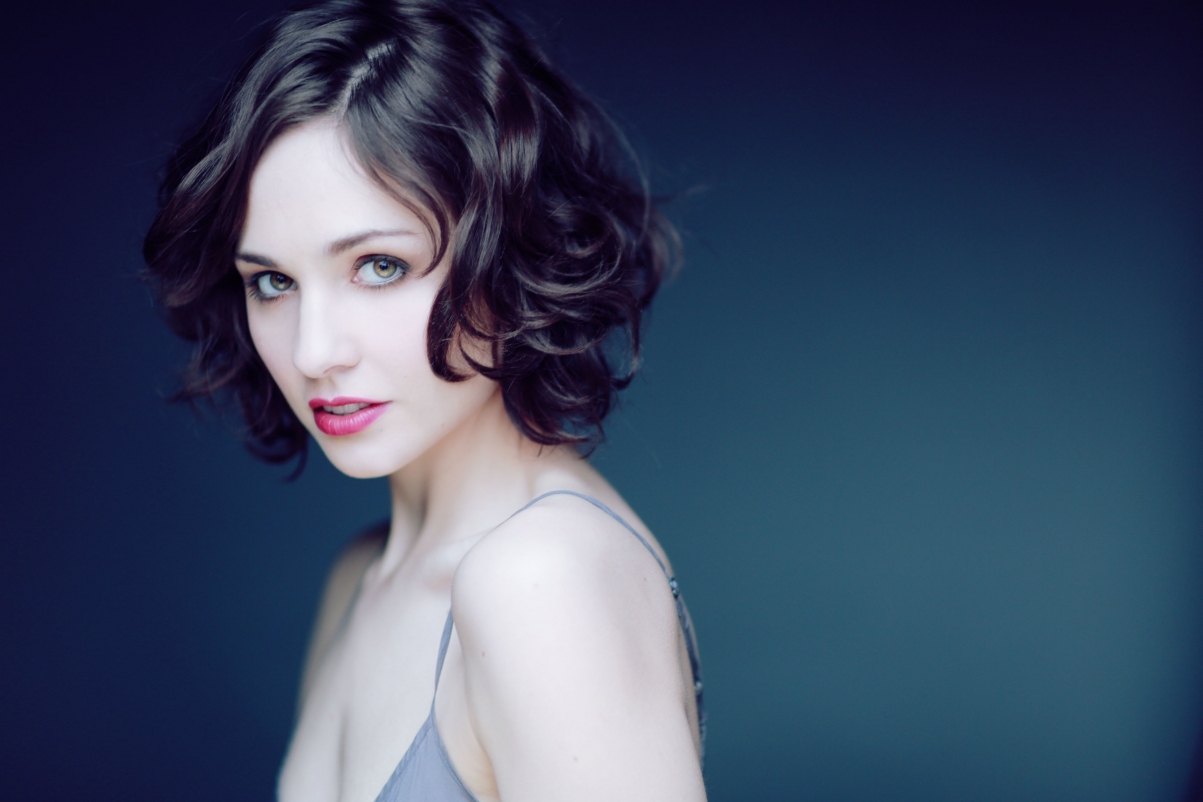 Foreign beauty photography background 4K wallpaper