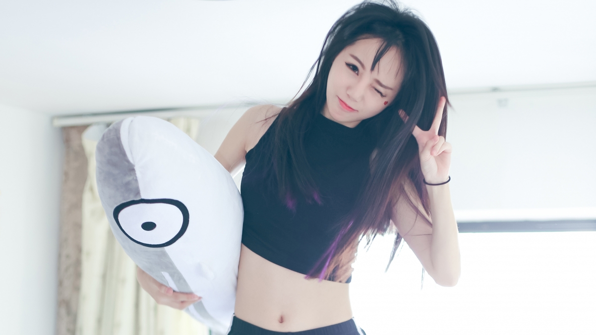 Personality cute beauty 3840x2160 wall