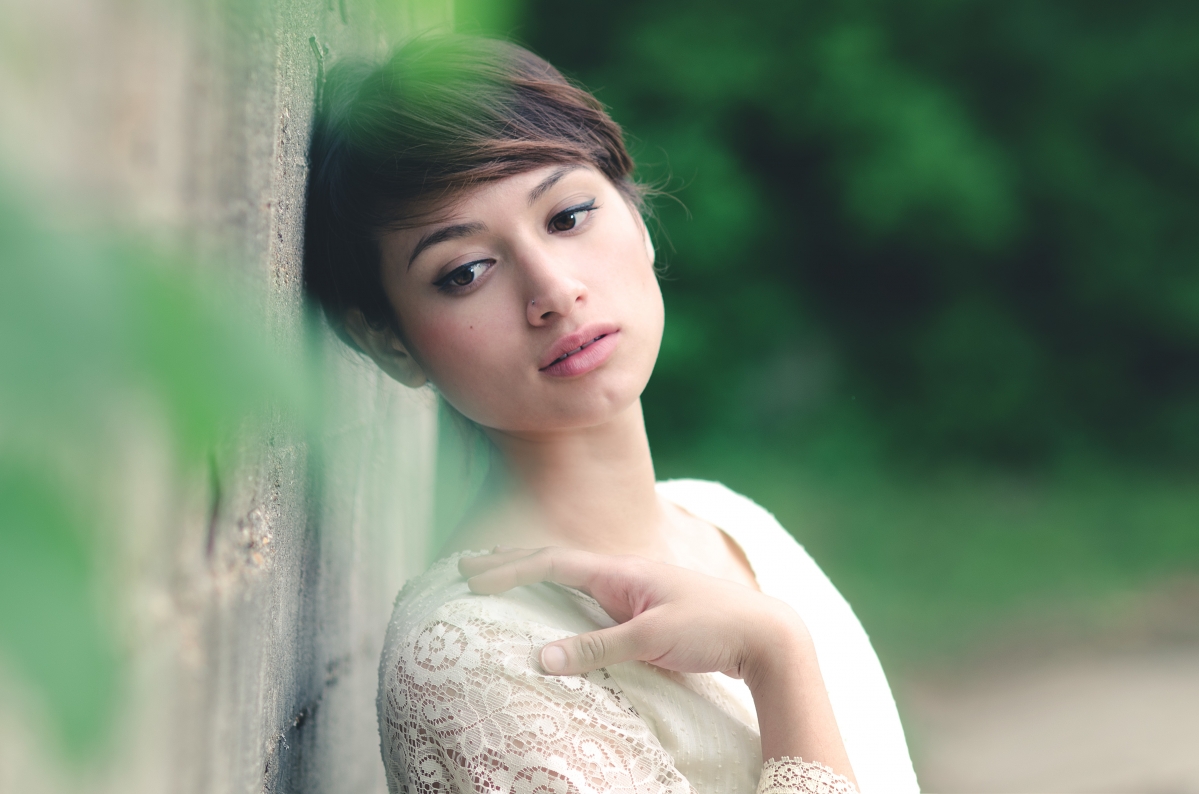 Short hair beauty 4k wallpaper