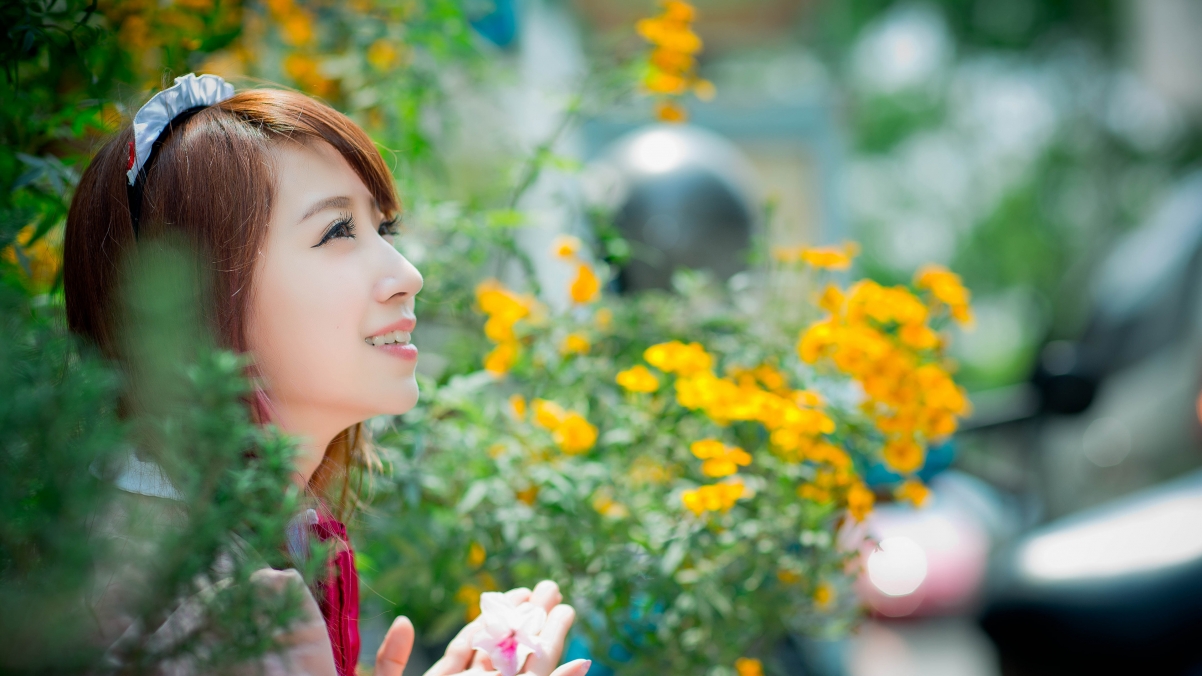 Oriental Beauty Smiling Flower 3840x