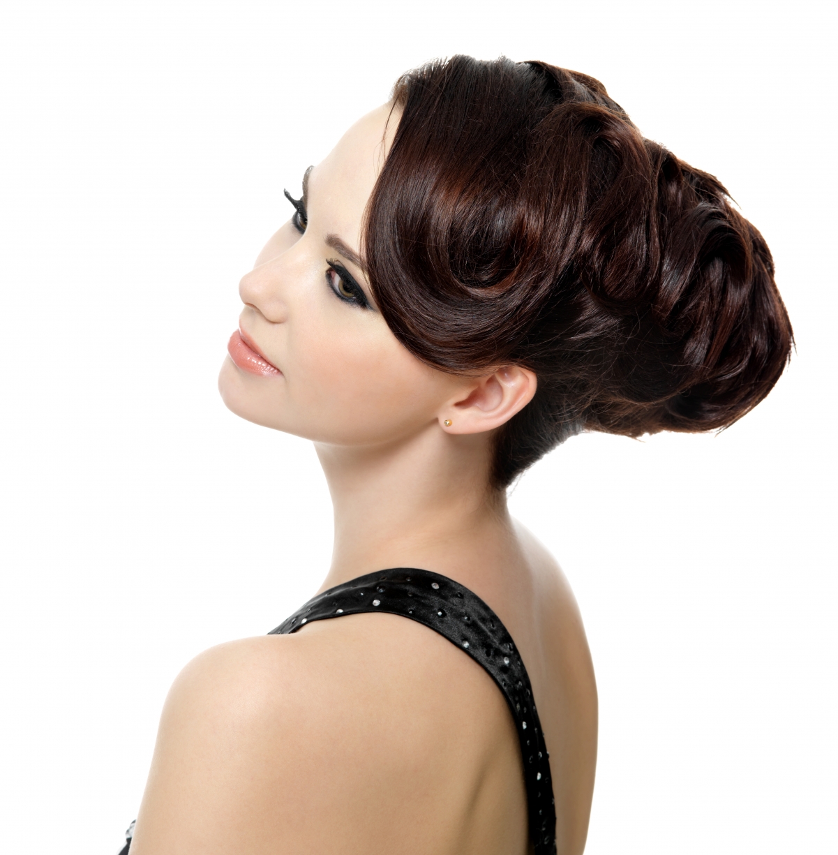 One-shoulder black dress curly hair pan head makeup