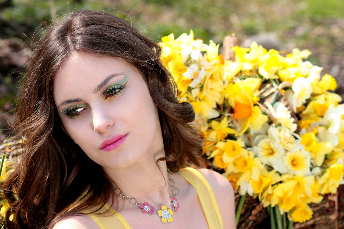 Spring yellow flowers 4K beauty wall