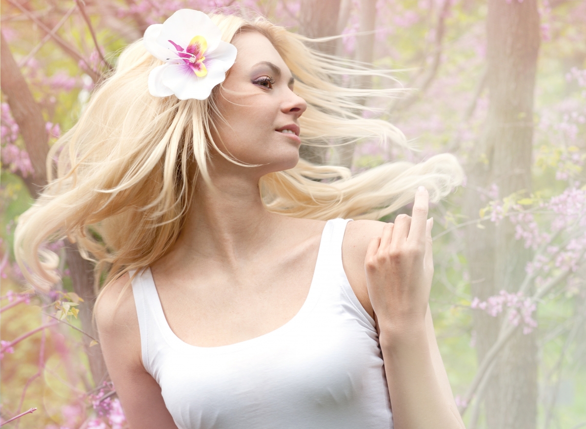 Smiling blonde girl with spring flowers