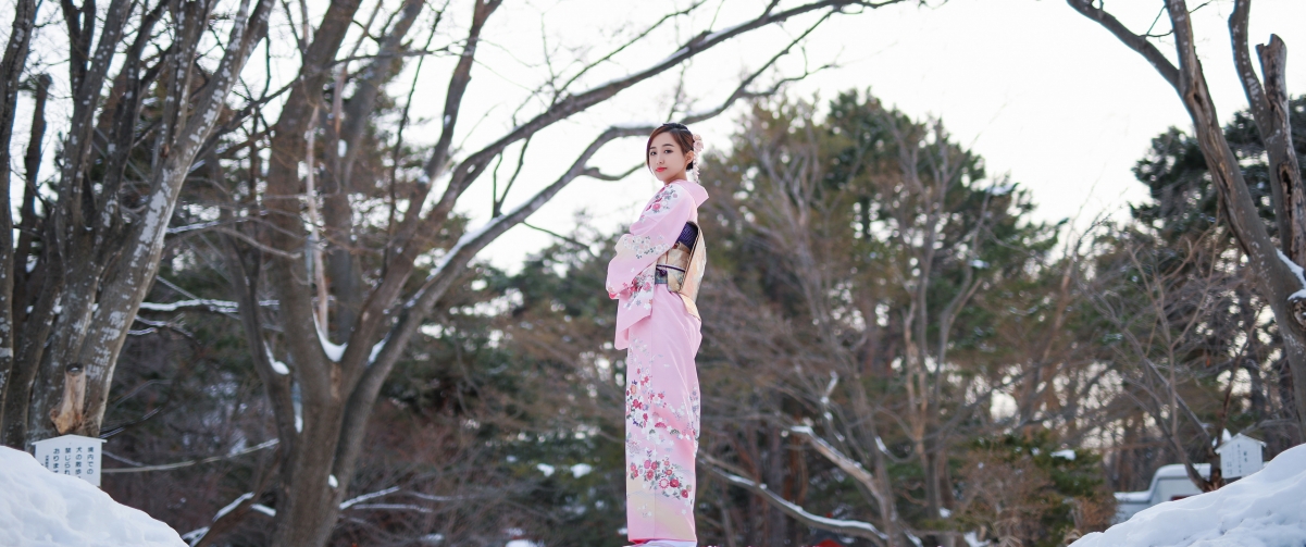 Beautiful cat in kimono 3440x144
