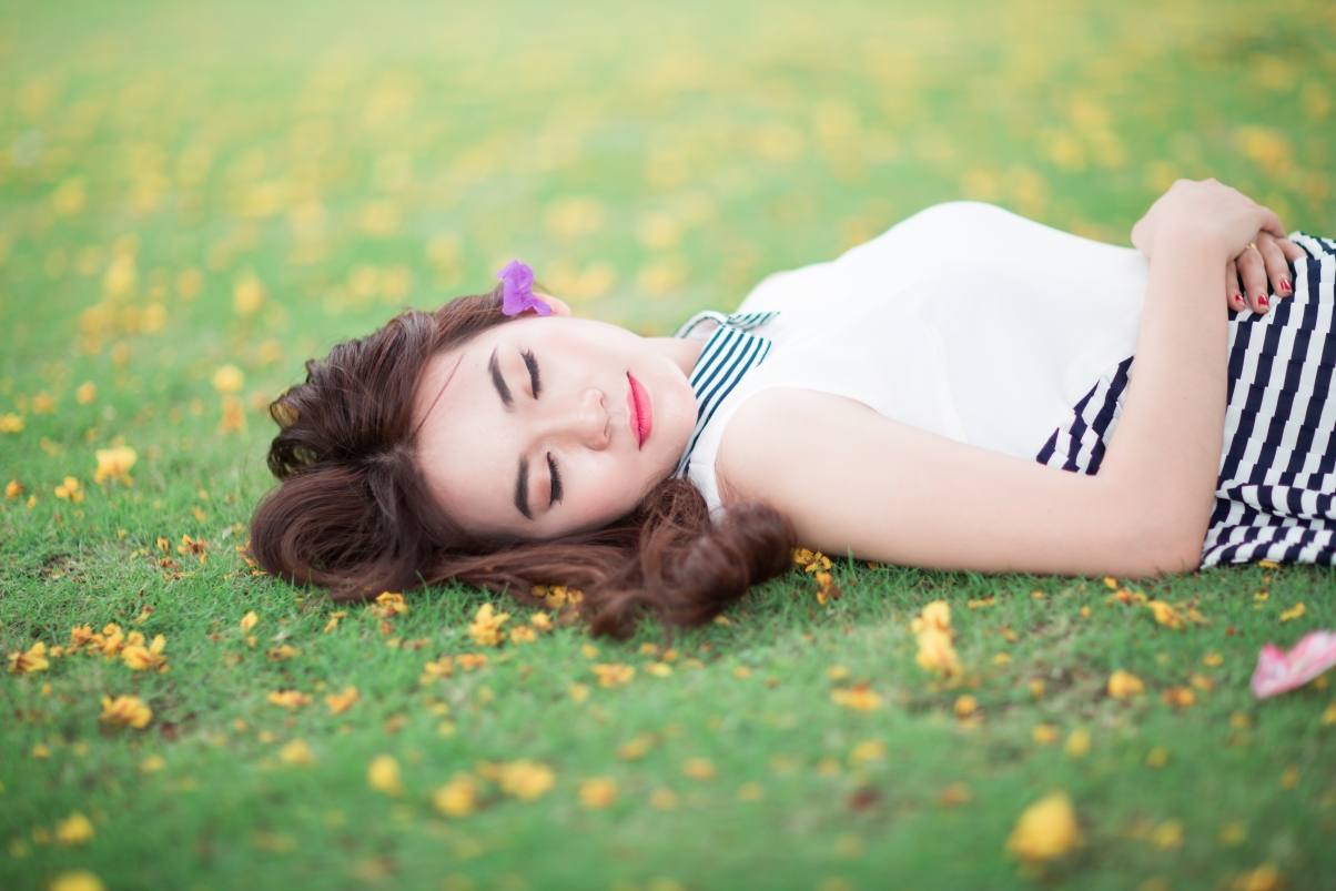 Grassland beauty 5k wallpaper