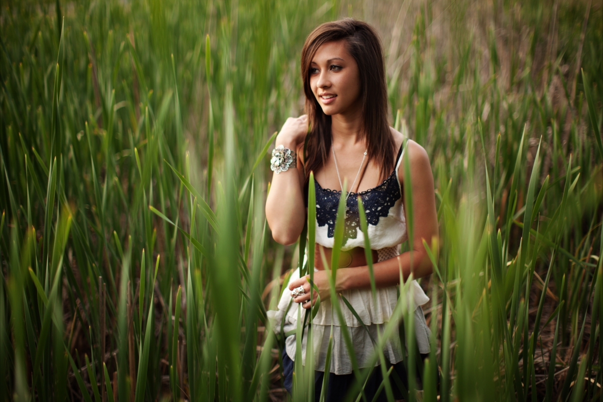 Grass girl brown hair face micro
