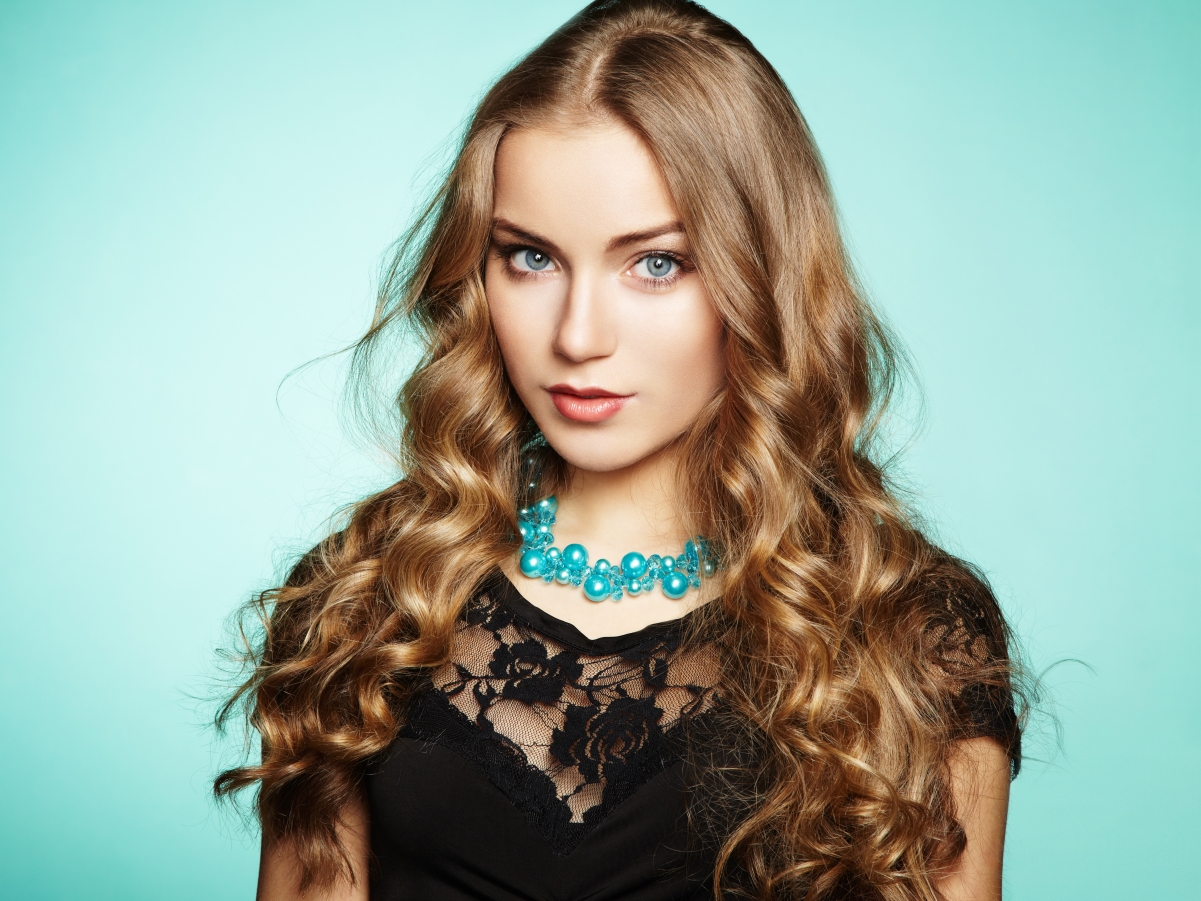 Sexy foreign beauty with wavy curly hair 4K