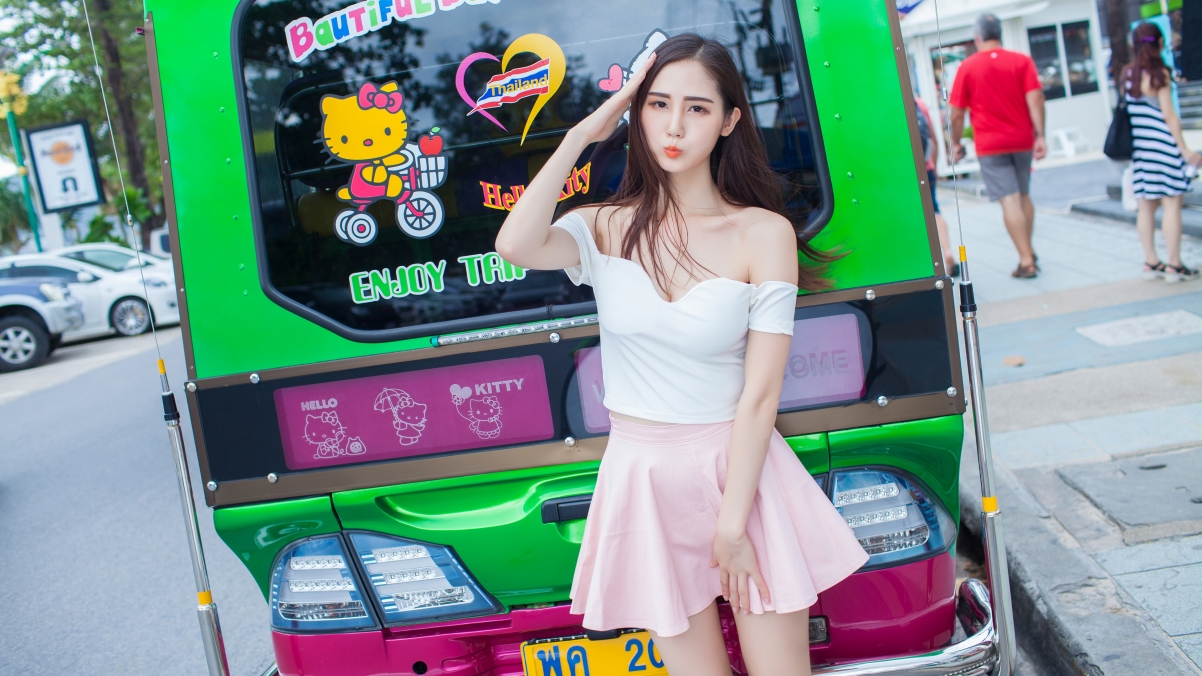 SISY beautiful skirt bus