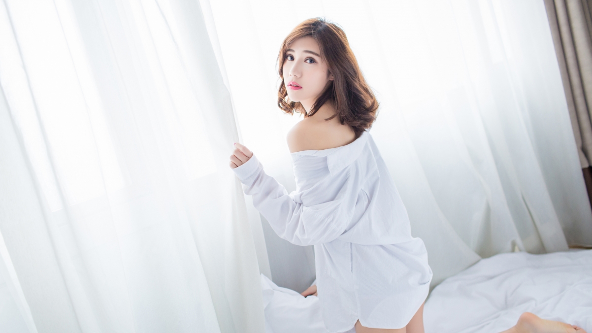 Sandy Chen Tianyang white pajamas beauty