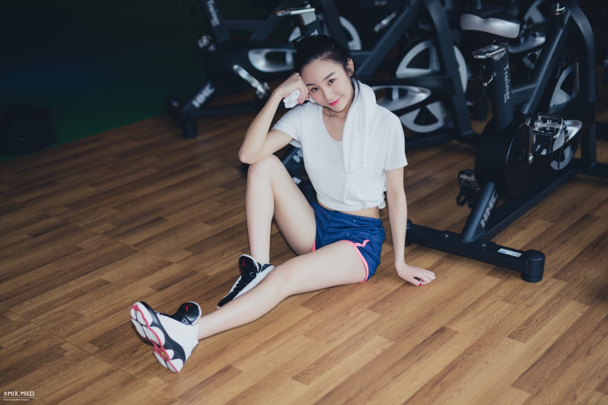 Kuemma Aya Hee Fitness Girl 5K Wall