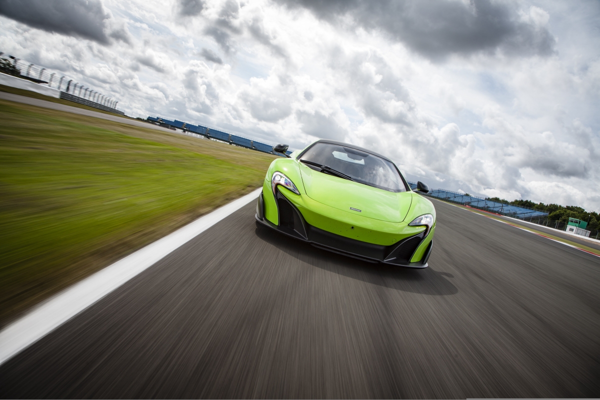 McLaren 675LT supercar 4K