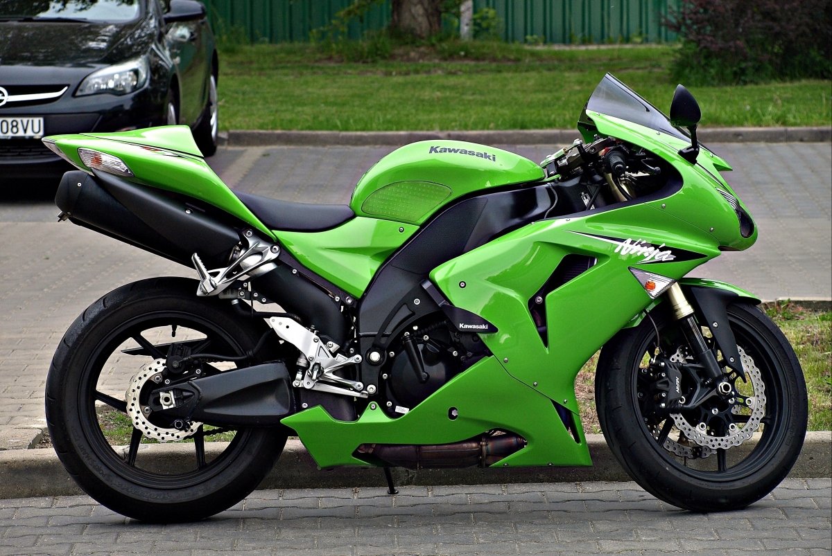 Green Motorcycle 4K Wallpaper
