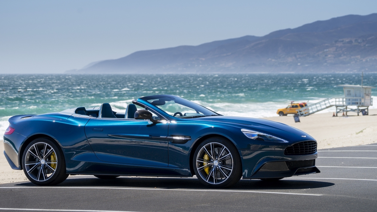 Aston Martin Roadster by the Sea 4