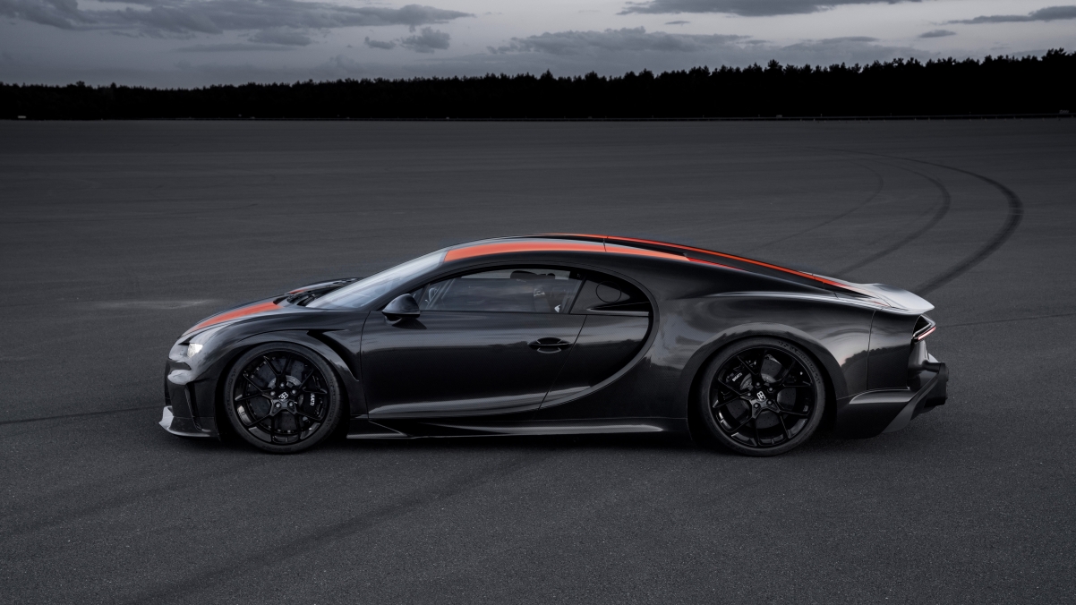 Bugatti black sports car 4k wallpaper