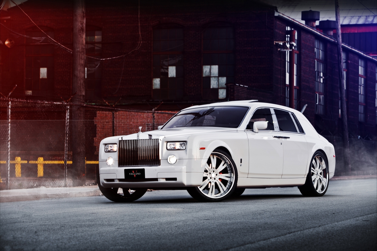 White Rolls Royce 5k pictures