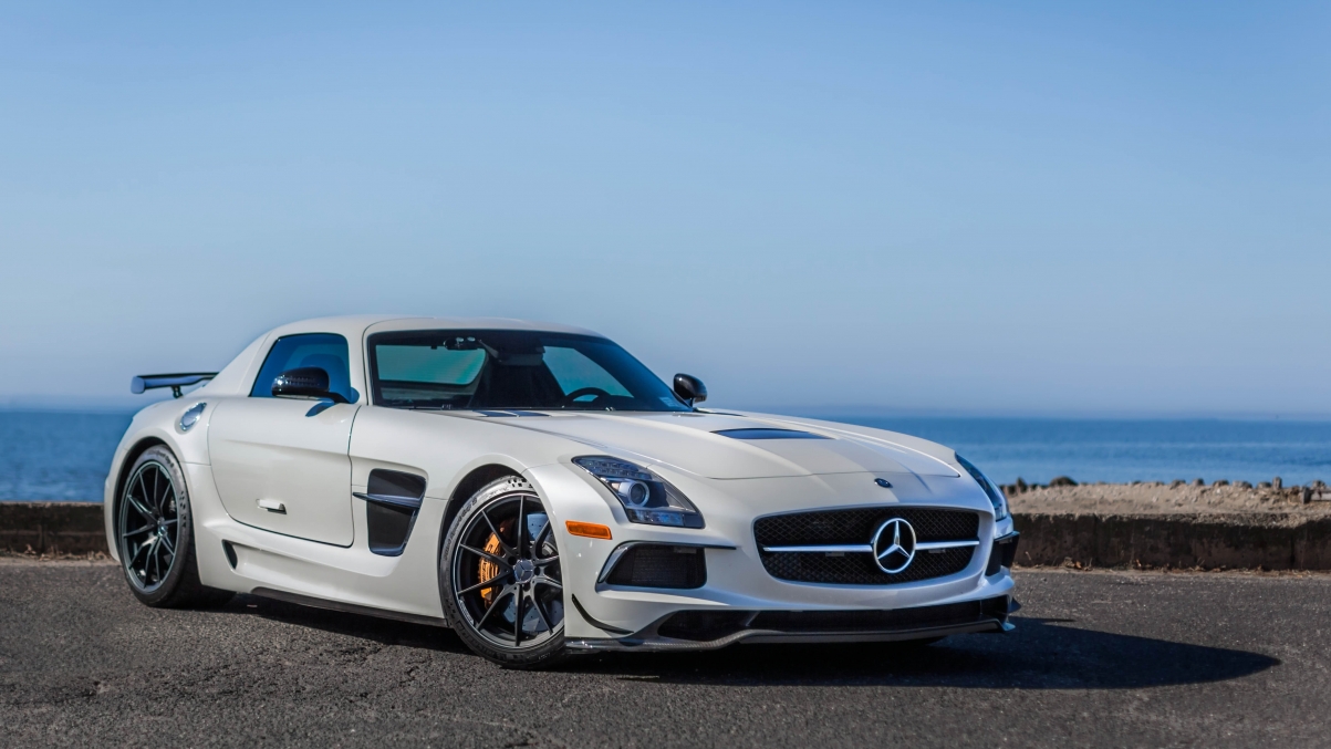 White Mercedes-Benz SLS AMG 4K Wallpaper