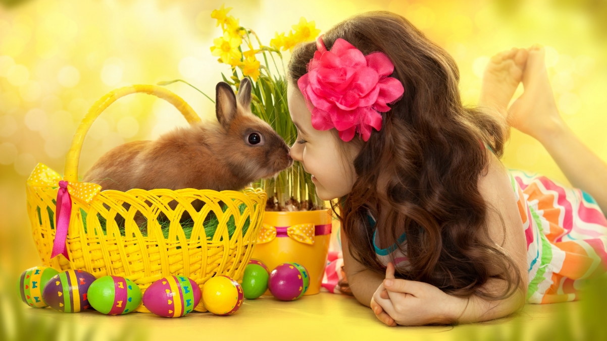 Little girl and bunny egg 4K wall