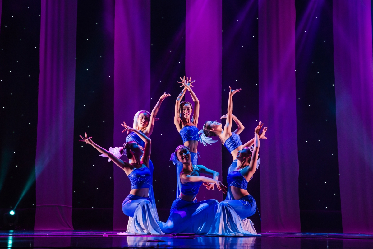 Female dancer performing Dai dance 4k