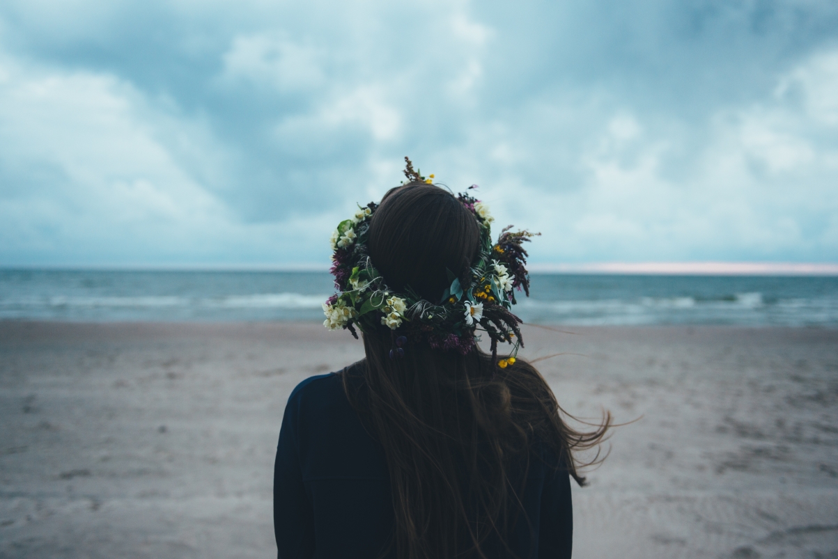 Girl back mood wreath beautiful