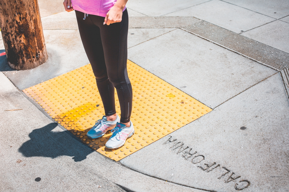Young women jogging 4K pictures