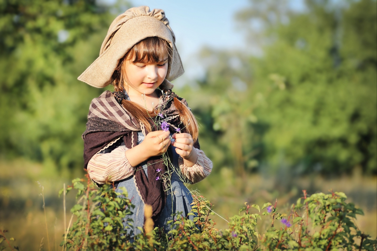 Cute little girl outdoor photography 4K wall