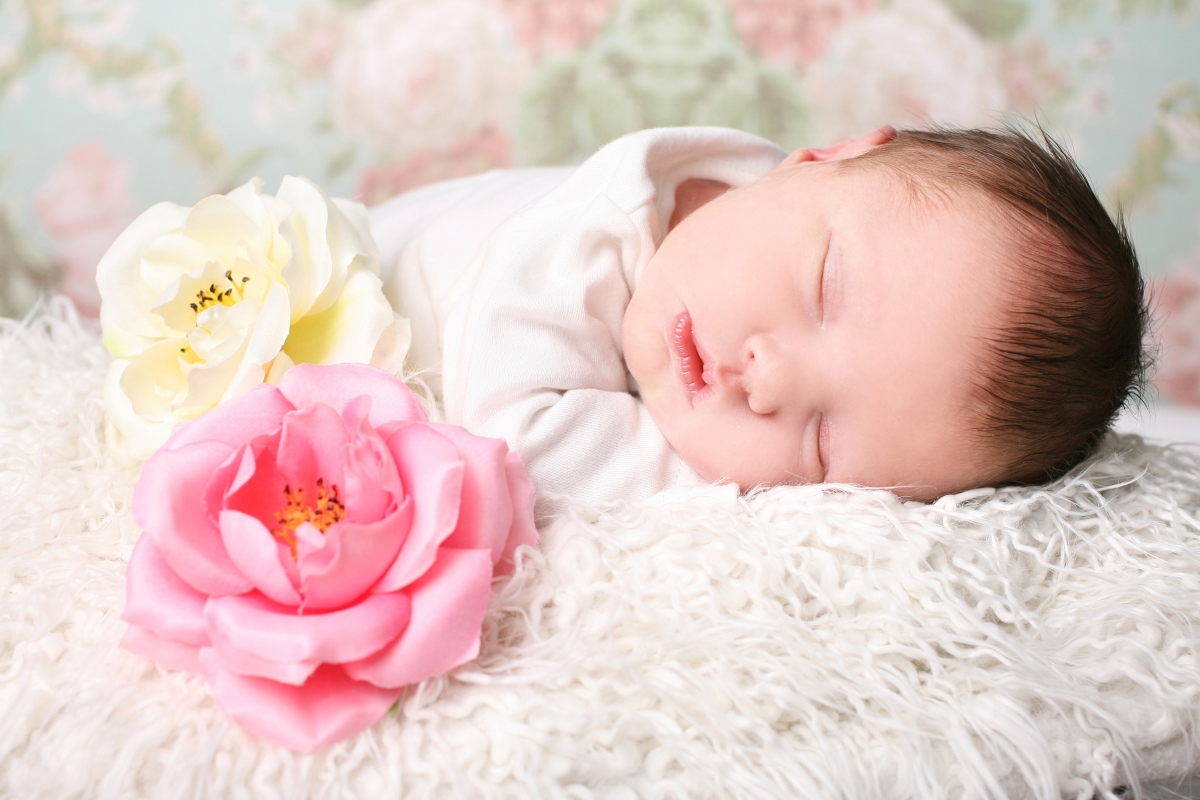 Cute baby sleeping 4K wallpaper