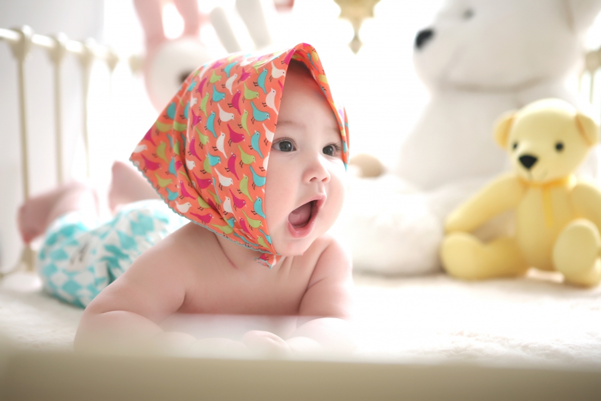 Cute baby and teddy bear 4k wall