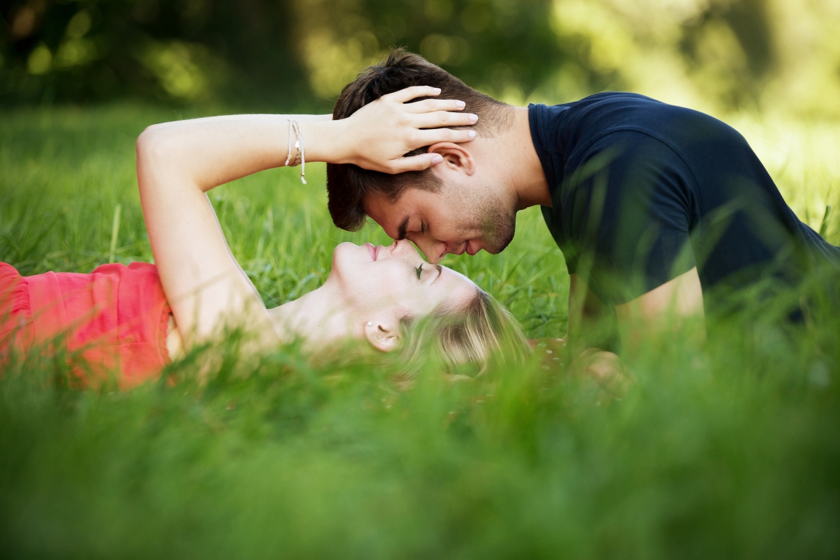 Grassland couple photo photography 5K pictures