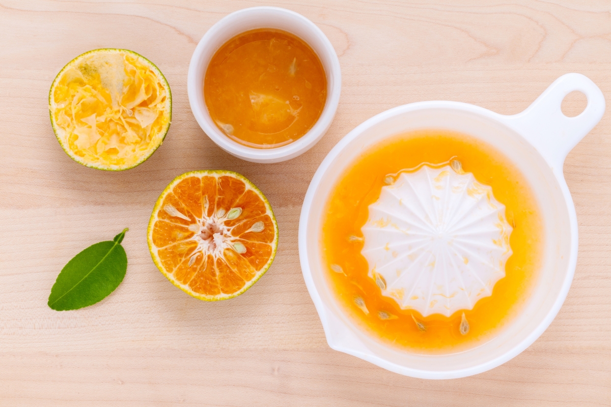 Small fresh fruit orange juice drink 4k illustration