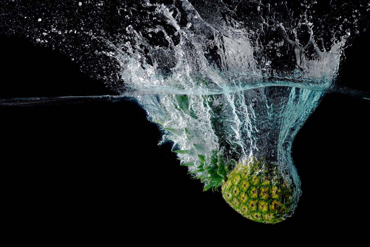 Splash water pineapple 5k picture
