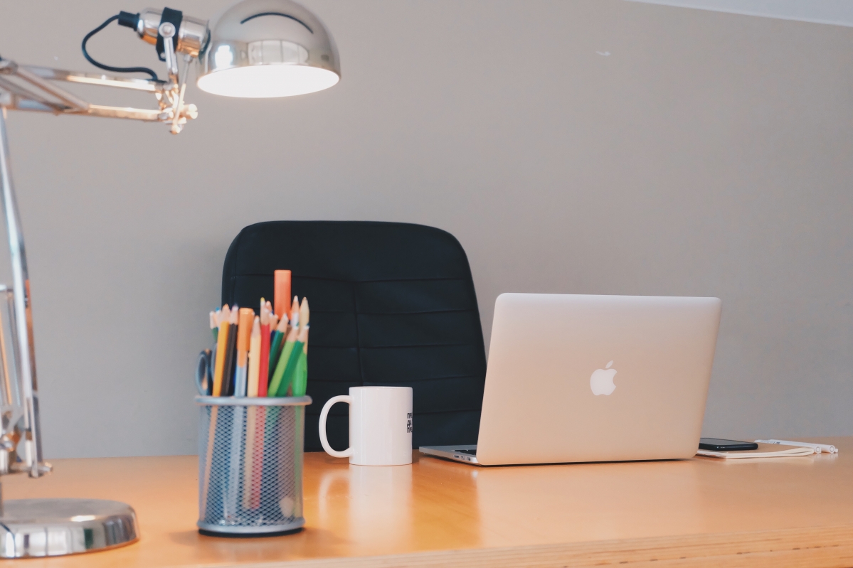 Modern office desk simple picture