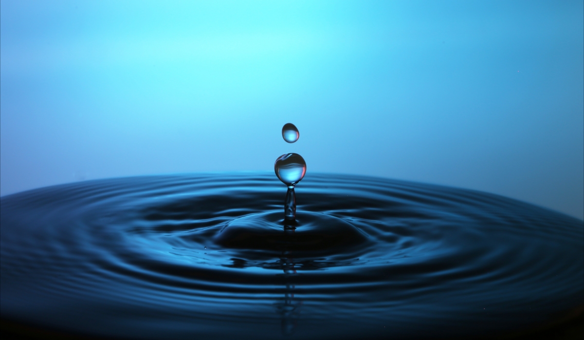 Water drop close-up photo 4k material picture