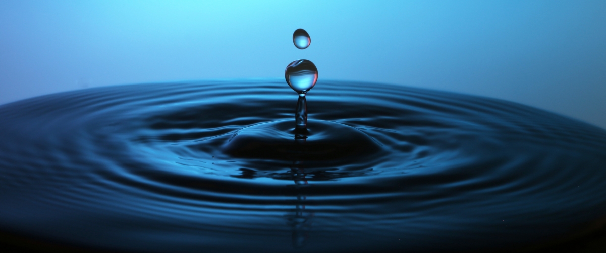 Water drops close-up 3440x1440 wallpaper