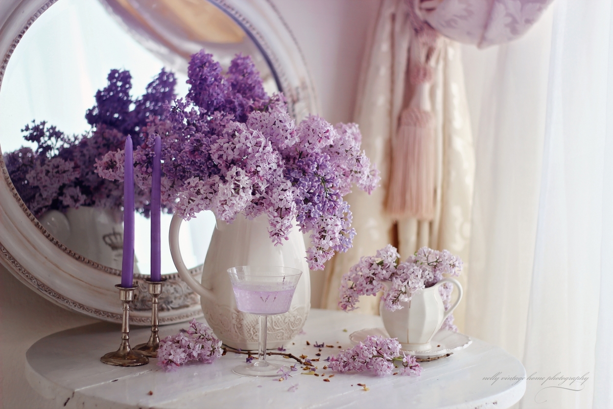 Dresser table fresh flowers 4k picture