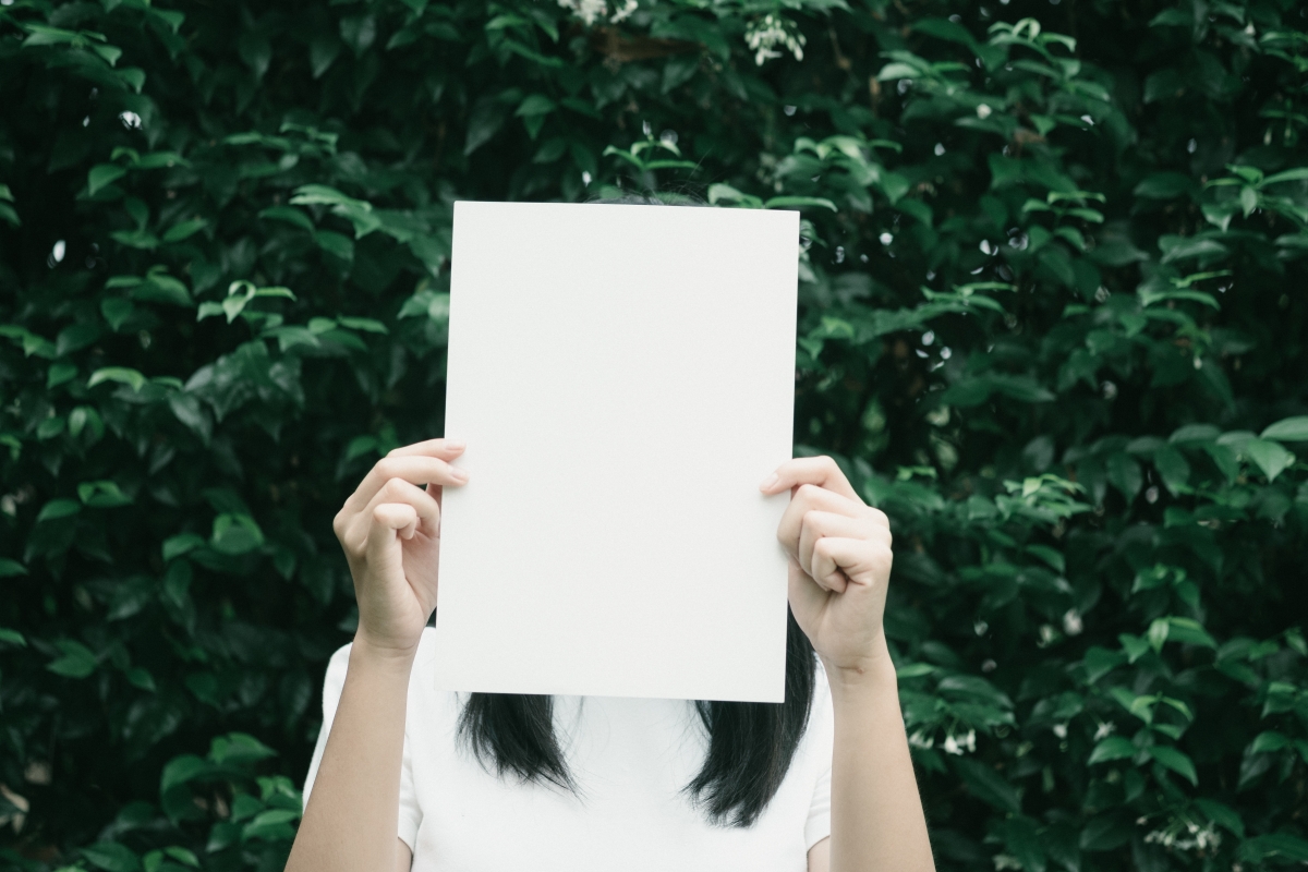 Girl blank paper leaves 4k background