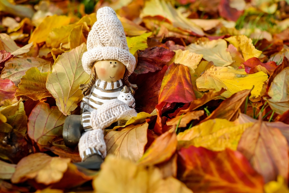 Cute Doll Leaves 4k Wallpaper