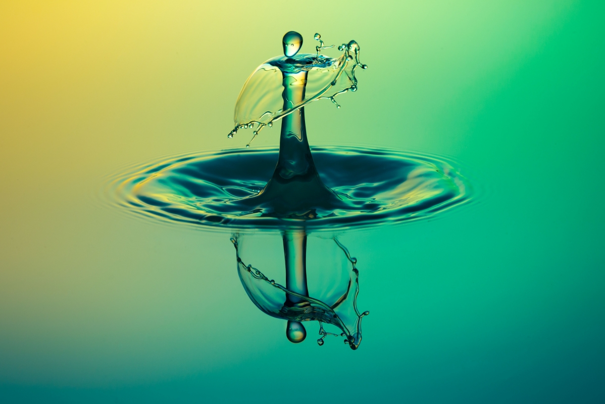 High speed photography water drop of water alien